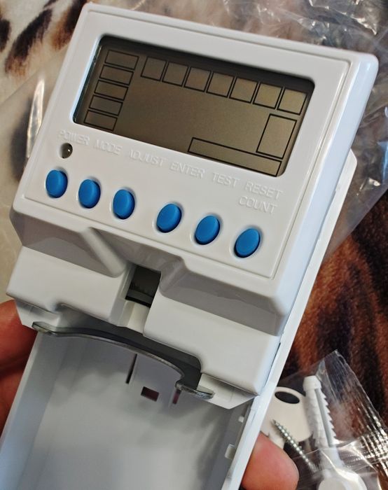 Электронный диспенсер освежителя воздуха Gatto А-3100 LCD