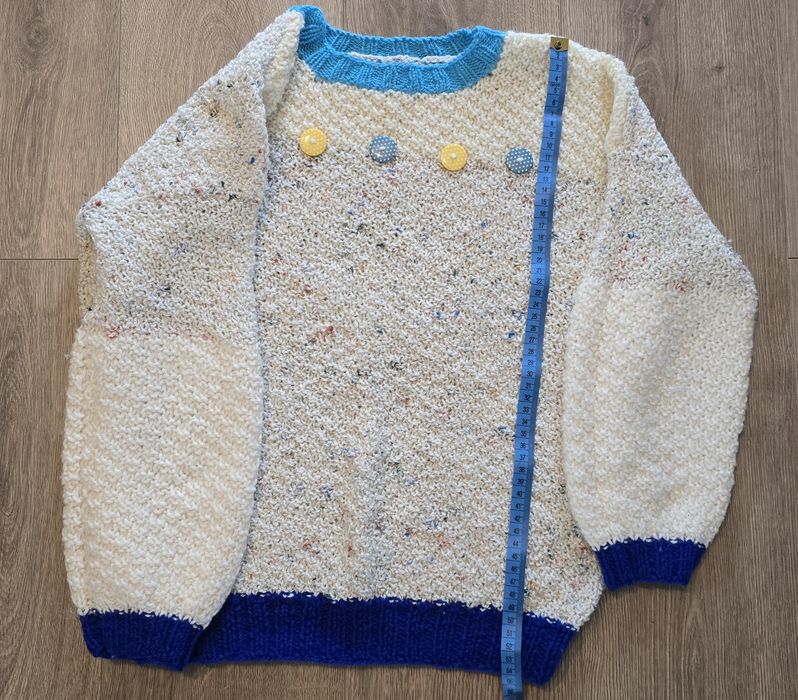 Sweter z włóczki ręcznie robiony