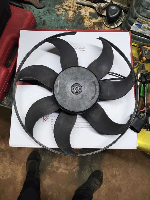 Вентилятор радиатора Skoda SuperB 2010р