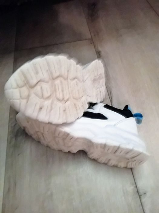 Buty sportowe na platformie 40/26cm.