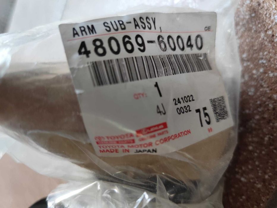 Toyota Land Cruiser 4Runner FJCruiser wahacze przednie oryginalne nowe