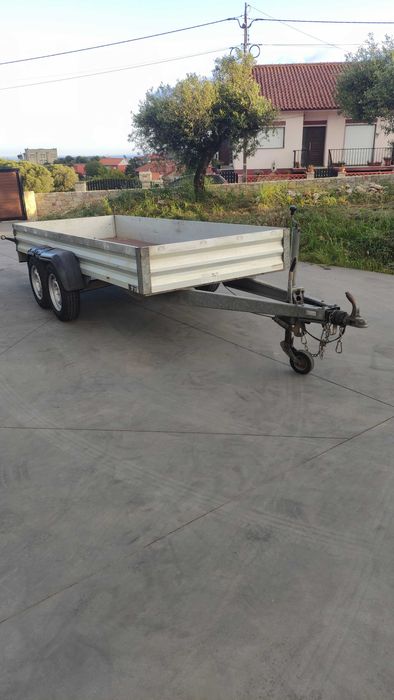 Reboque 2800kg 4m de comprido