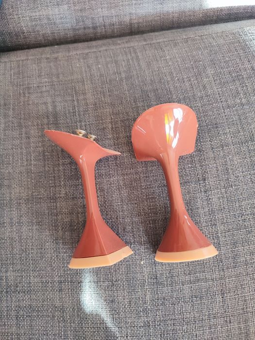 Obcasy brązowe para wraz z flekami