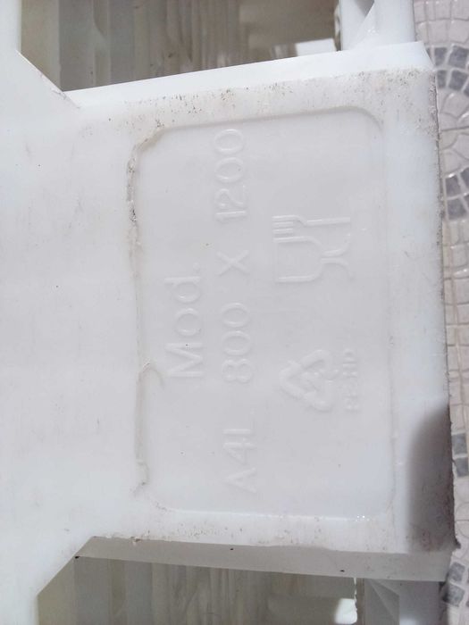 2 Pallets brancos plastico