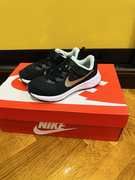Кроссовки Nike Revolution размеры 28,5 и 29,5