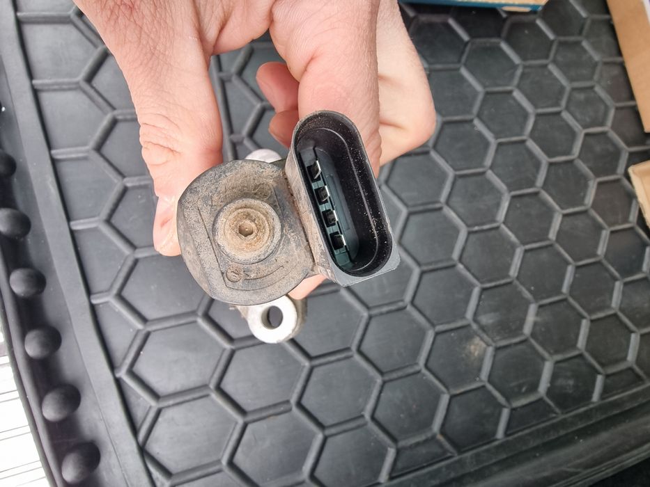 Моторчик ручника правий  Таурег 2010-2018