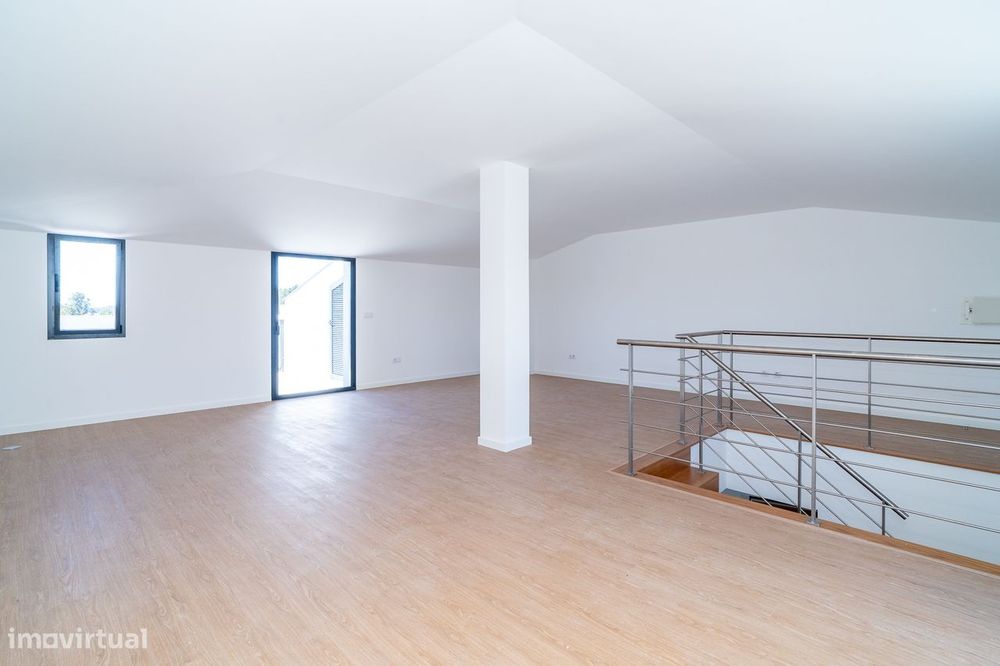 Apartamento T2 Duplex Novo, com Terraço, 2 Suites, Estacionamento, em