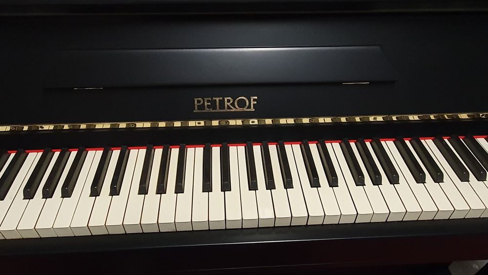 Pianino petrof.wysoki model.