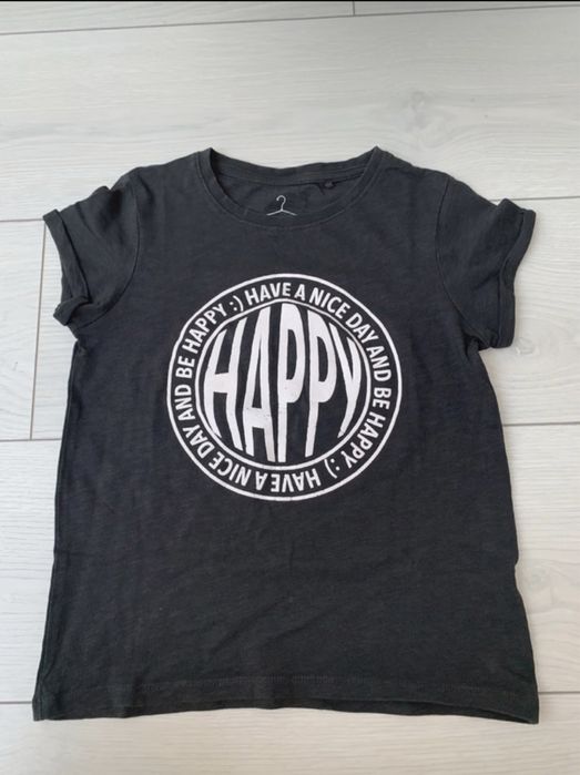 Ciemny t-shirt z nadrukiem