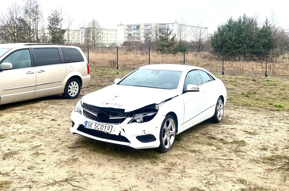 Mercedes-Benz Klasa E 2.0 Benzyna 184 KM Automat Full Opcja Delikatnie Uszkodzony Pali Jeźdz