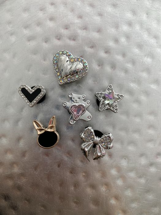 Значки/джибітси на крокси