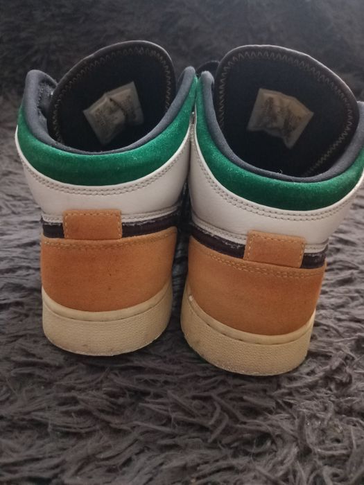 Air Jordan 1 Mid Oakland Laser Orange Lucky Green