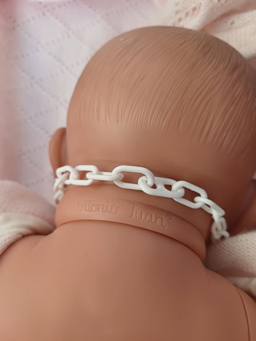 Boneca com roupa e cama