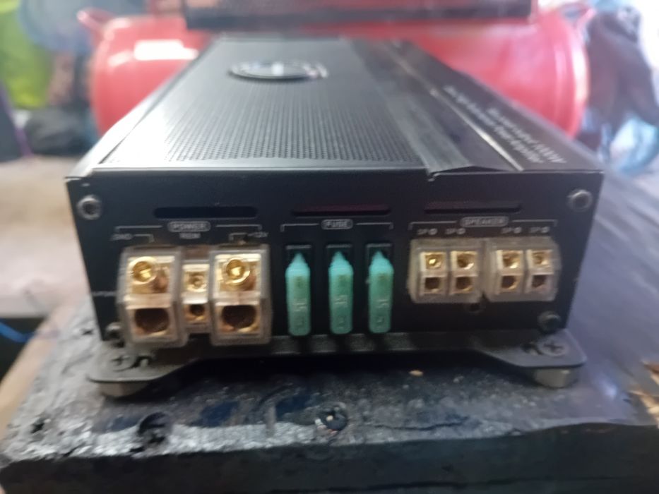 Продам сабвуфер , з підсилювачем