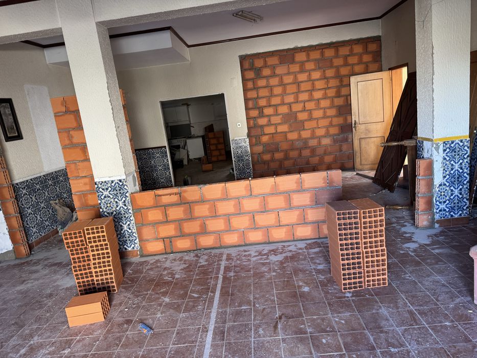 Serviços de trolha  remodelaçoes e construção