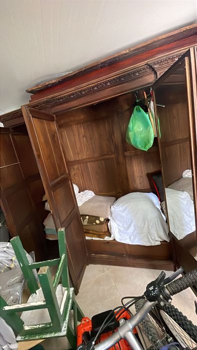 Armario castanho madeira macica