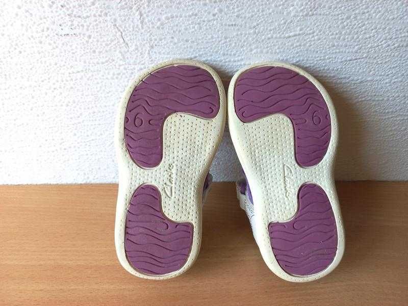 Класні босоніжки clarks uk6/22,5 р. устілка 14,5 см