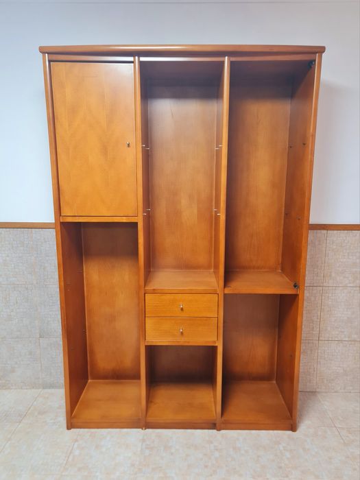 Móvel de sala em madeira maciça