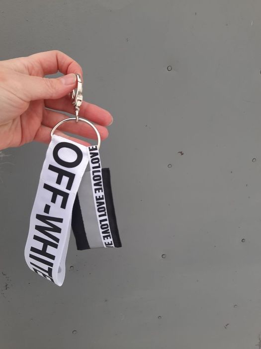 Брелок off white светоотражающий