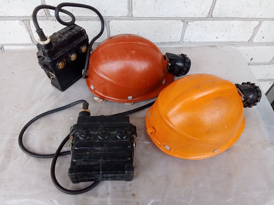 Каска и фонарь шахтёра новые