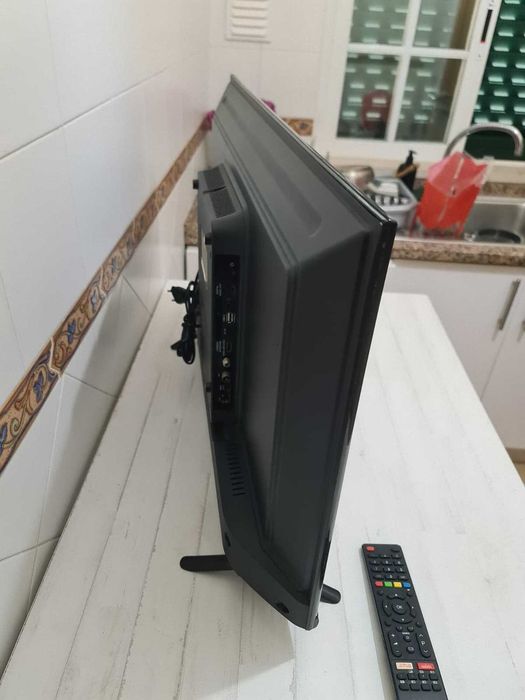Televisão TV SABA 32" LED L32G7N / SABA 32" LED TV com Comando Remote