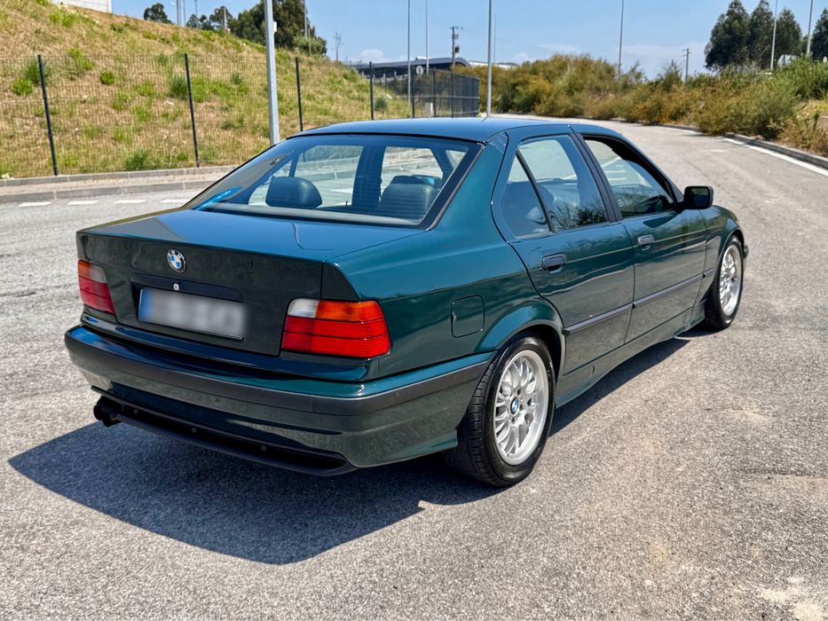 BMW E36 Sedan 30i