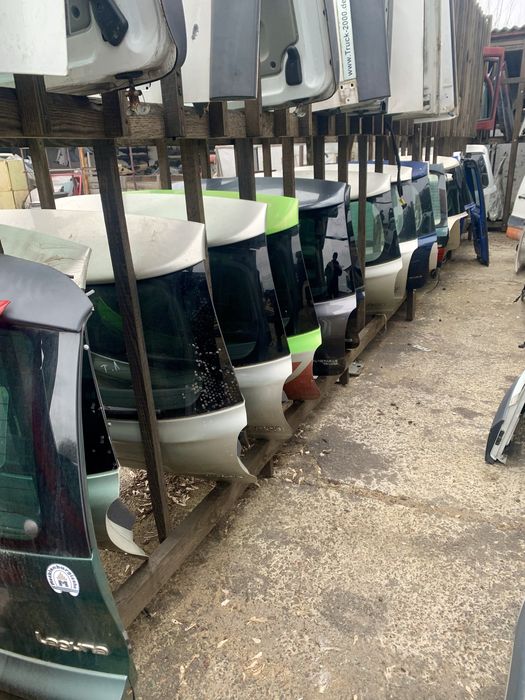 Ляда кришка багажника Toyota Avensis T25 2003-2009 Тойота авенсіс