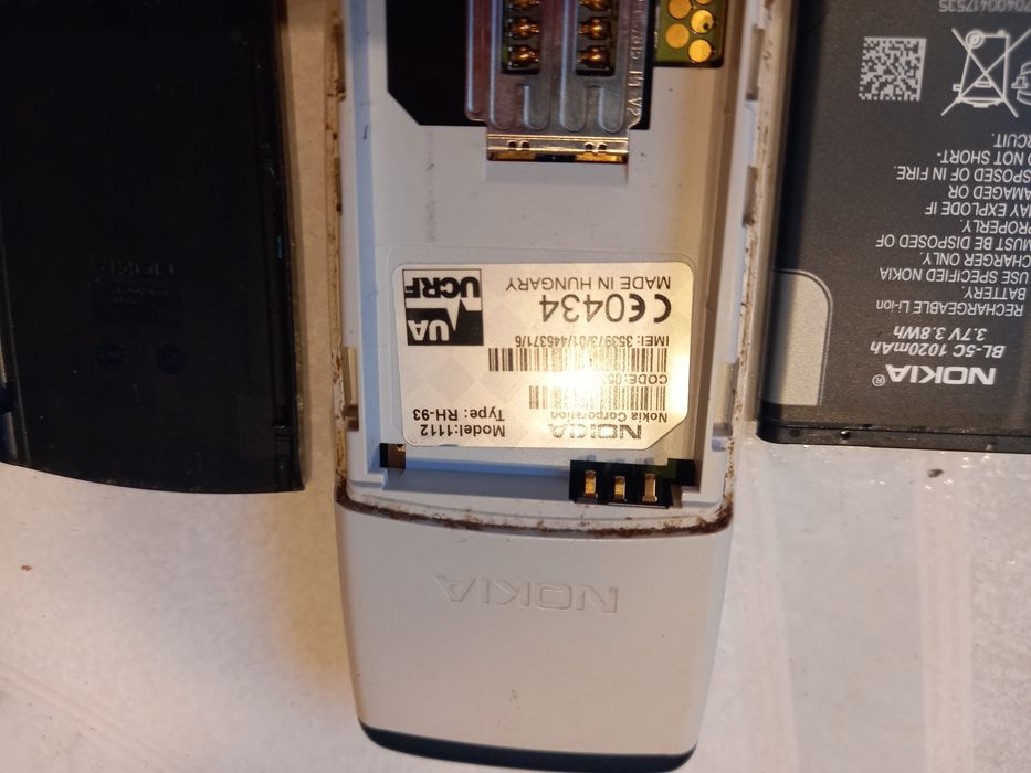 Мобильный телефон Nokia по запчастям