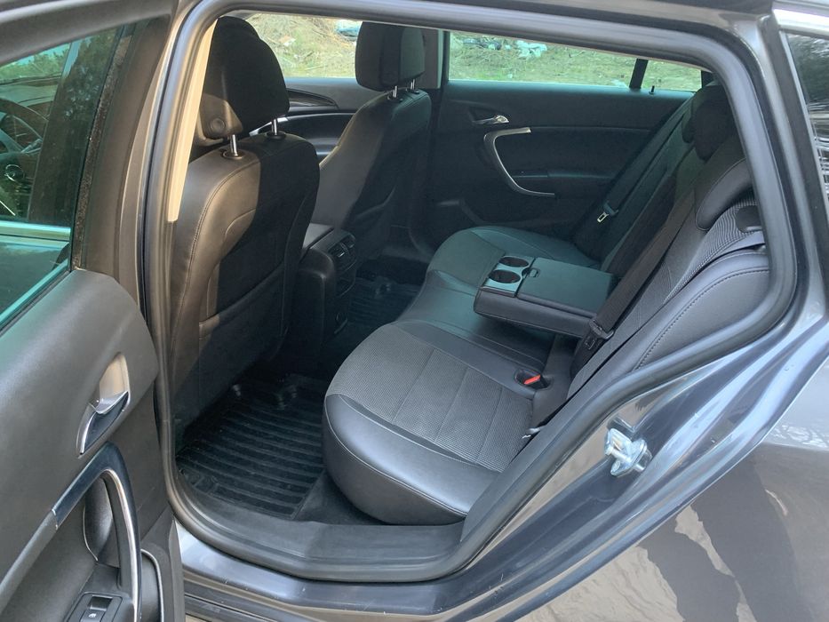 Опель інсігнія 2010 рік