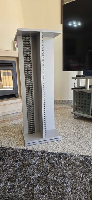 Estante rotativa cinzenta para 190 CDs