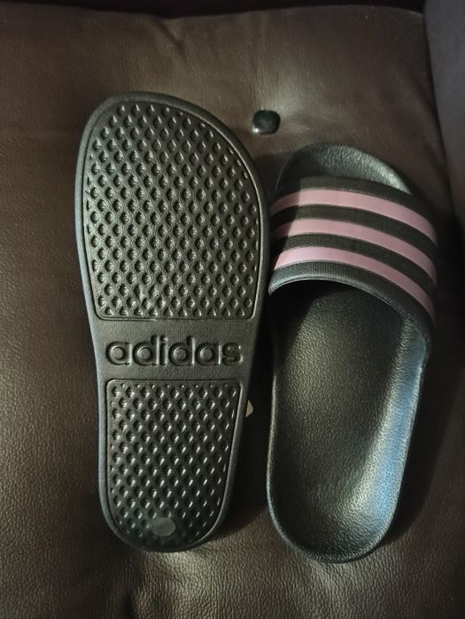 Шлепки женские Адидас, на размер 36,5-37