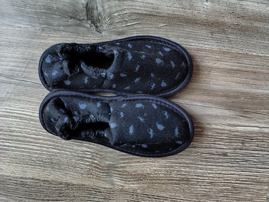 Kapcie rozmiar 26/27 chłopięce jak nowe dinozaury