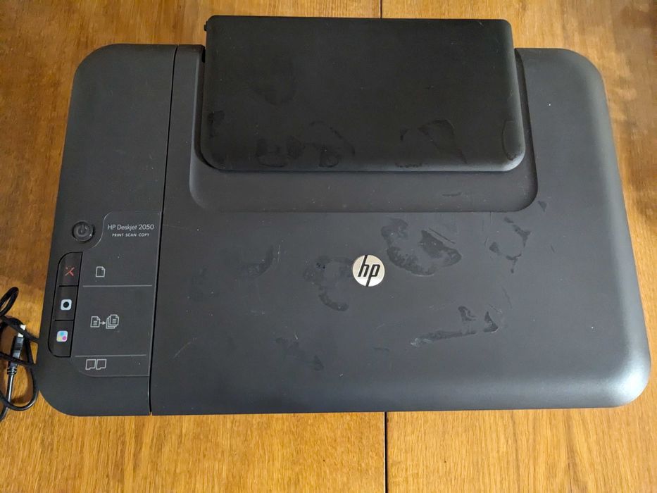 HP Deskjet 2050, сканер працює, картриджі відсутні