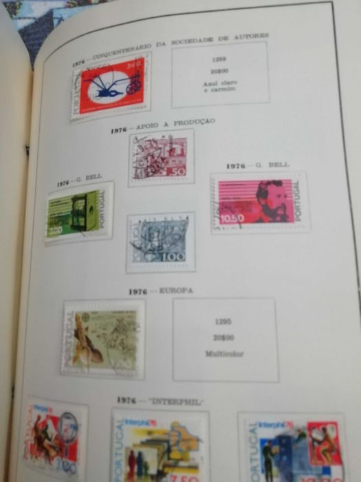 Álbuns e caixas de selos