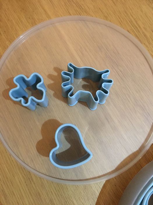 Caixa com Moldes para bolos novo64287092284802122