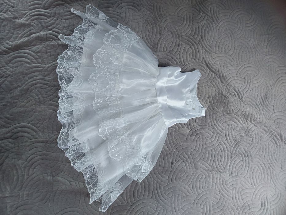 Sukienka wizytowa koronkowa dla dziewczynki np. na chrzest. Rozm. 92