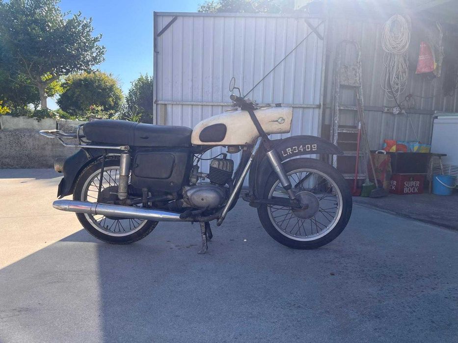 Moto MZ 150 ano 1968 para restaurar.