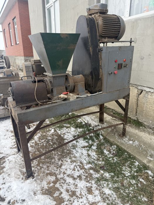 Продам Пресс шнековый для топливных брикетов