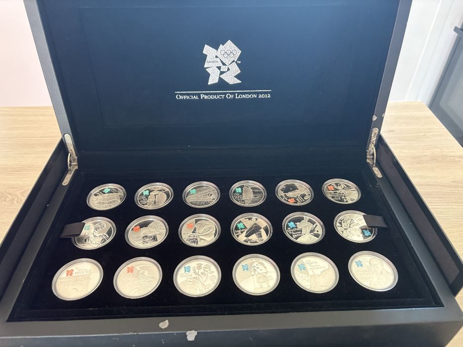 Komplet 18 srebrnych monet Londyn 2012 Royal Mint £5 PROOF + etui