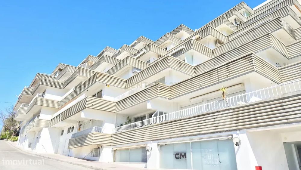 Apartamento T2 com Vista Mar em Sesimbra, Setúbal