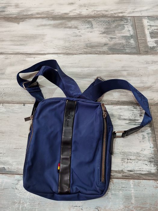 Бананки мессенджери розпродаж  Все по 200!!! Nike, Independent, Armani