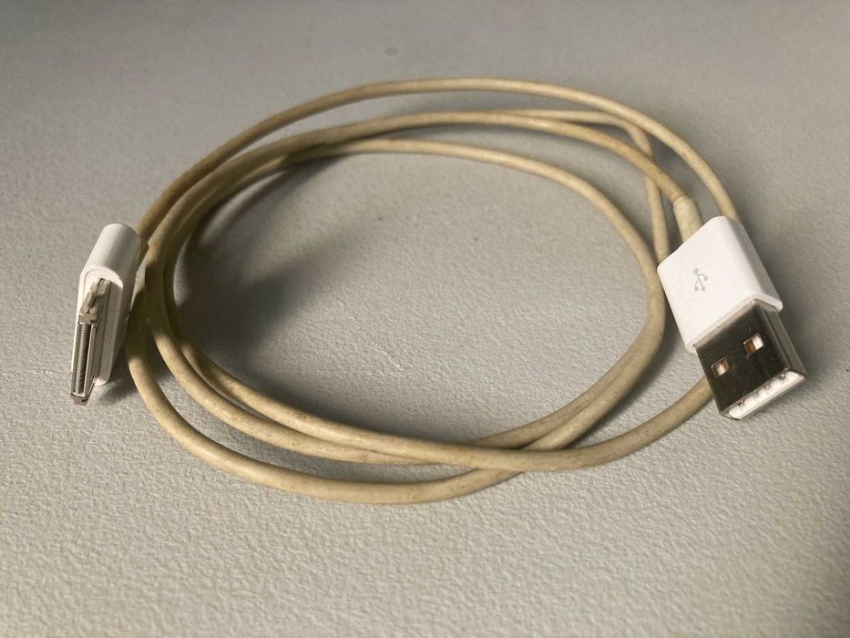 Cabo de iPhone Antigo