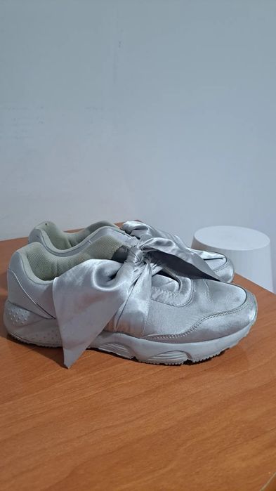 Ténis / Sapatos com atacador