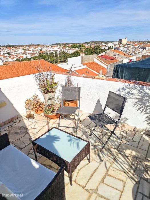 Elegant Turn-Key 2-Bed w/ Stunning Roof Terrace in Estremoz, Alentejo