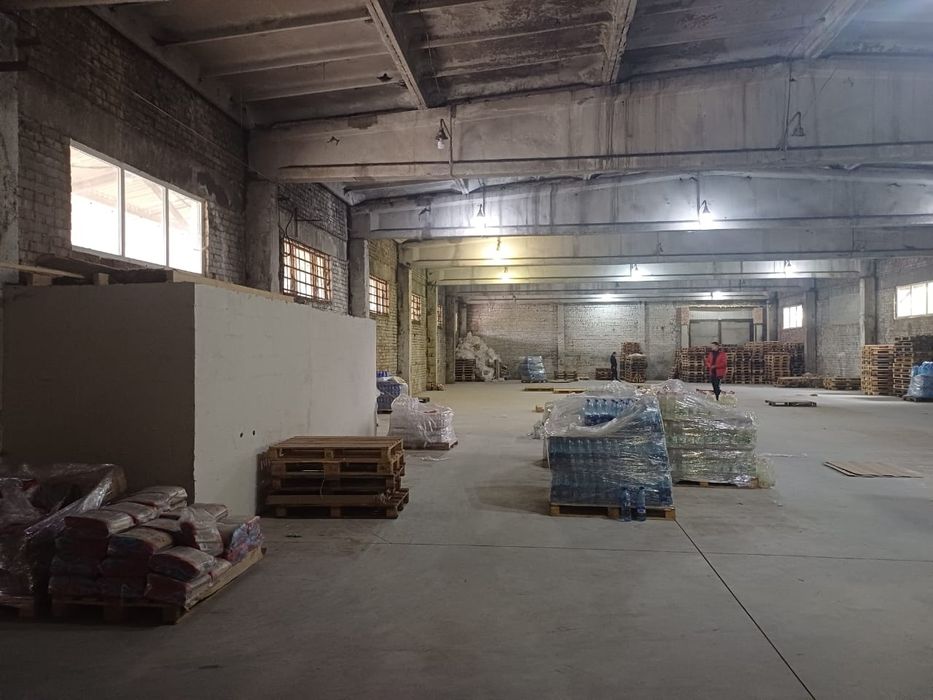 Продаж комерційного приміщення складу площею 2100м.кв