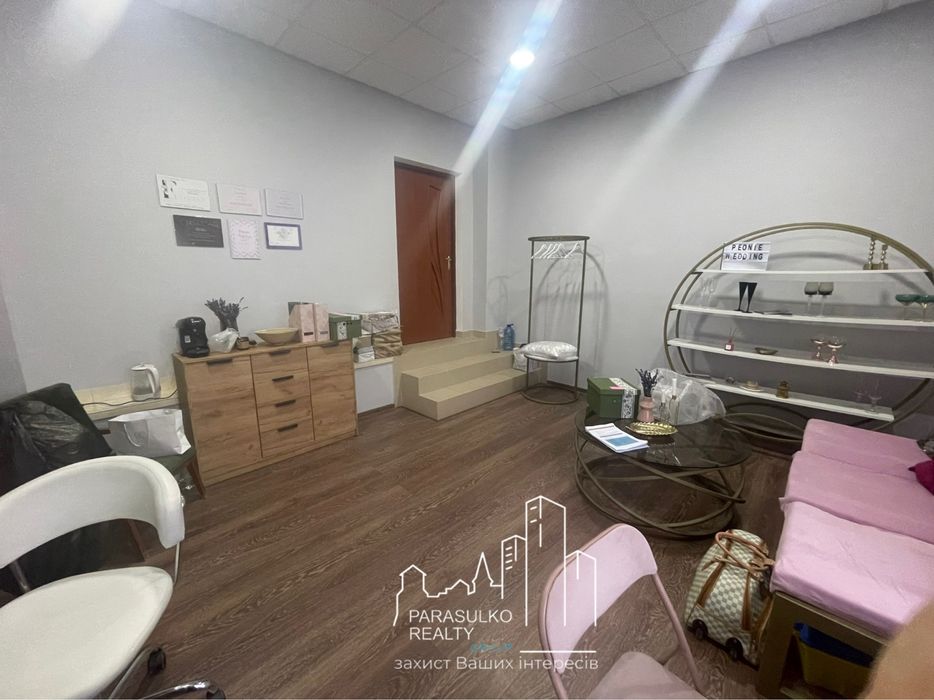 Продам окремо збудовану 3-и поверхову будівлю