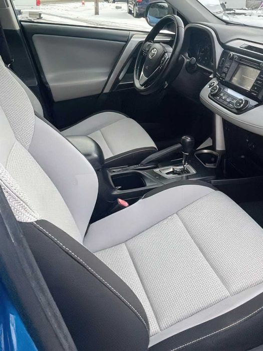 Toyota RAV4 XLE      2017