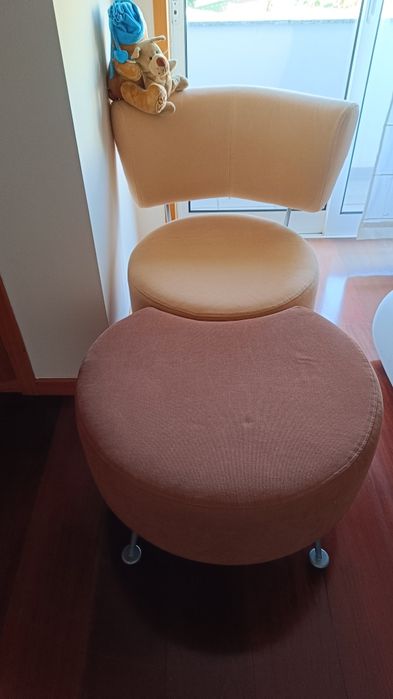Sofá individual com chaise long..