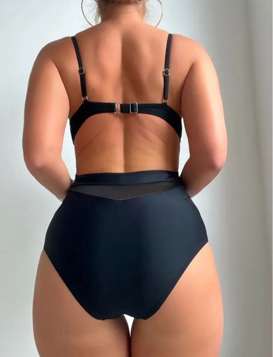 Чорний суцільний купальник розмір S-M