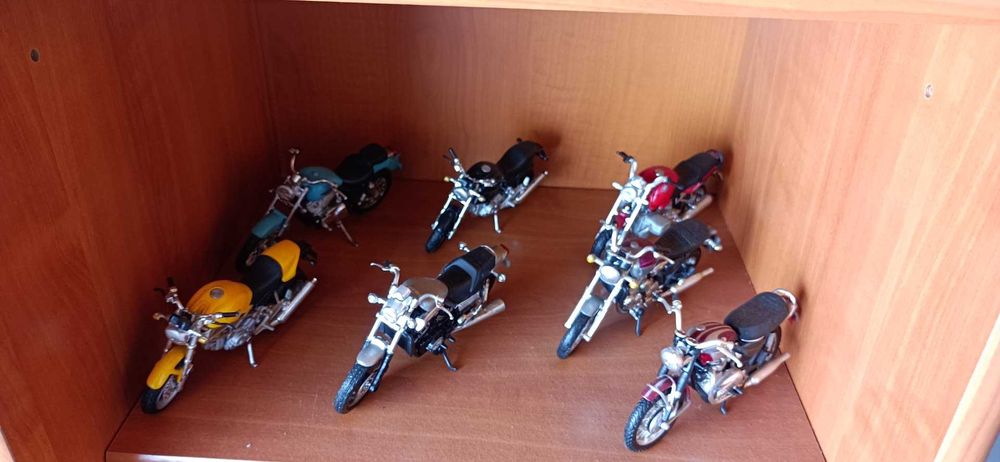 Coleção de motos (História da Harley e Outras)